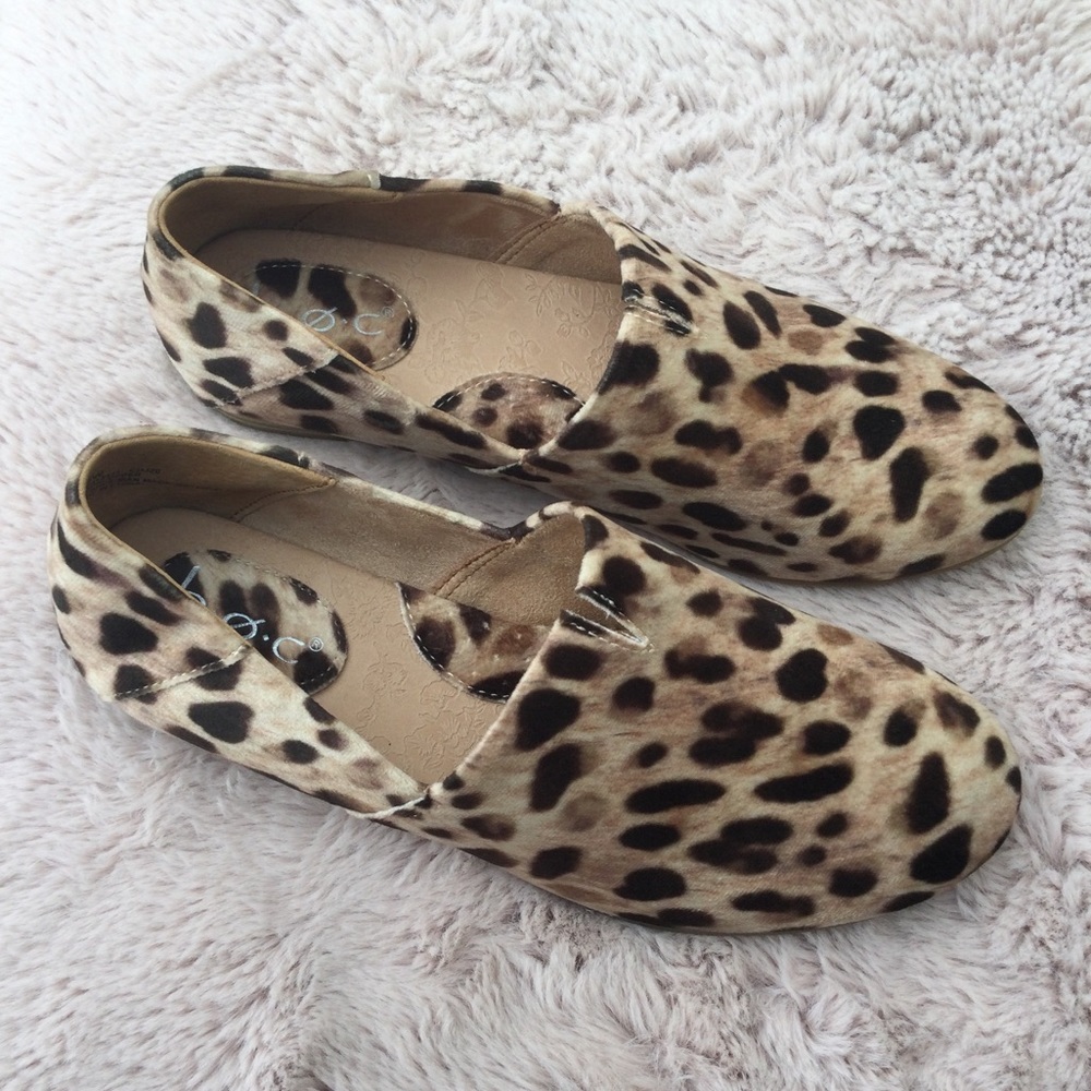 BORN Suree Leopard Print Loafers Shoes Size 9.5W